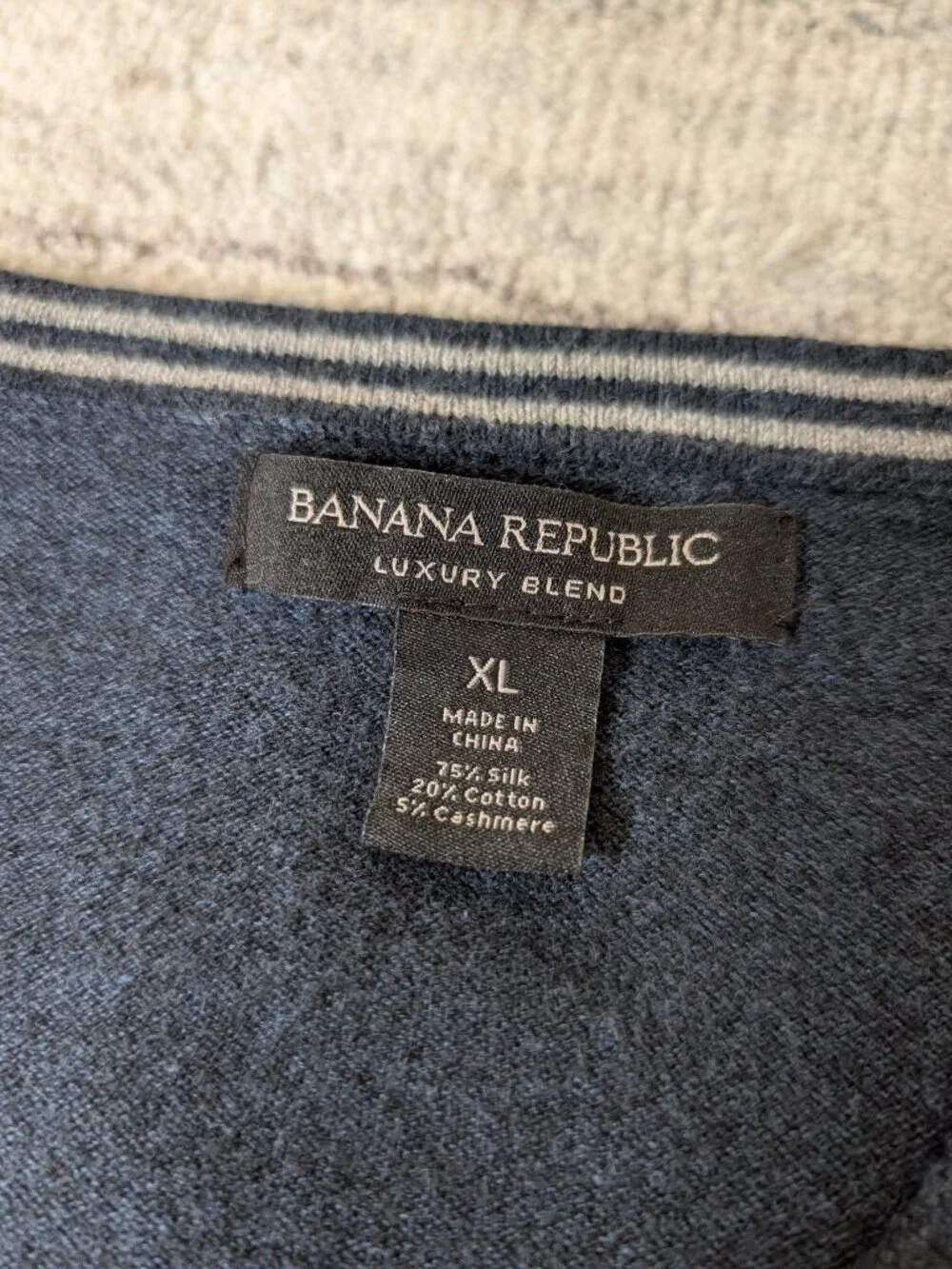 Banana Republic Men's XL Luxury Blend Silk Cotton Cashmere V-Neck Sweater Navy